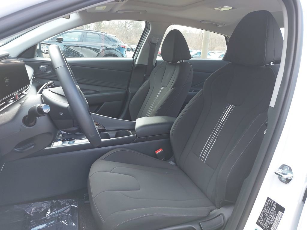 Certified 2025 Hyundai Elantra SEL w/ Cargo Package image 14