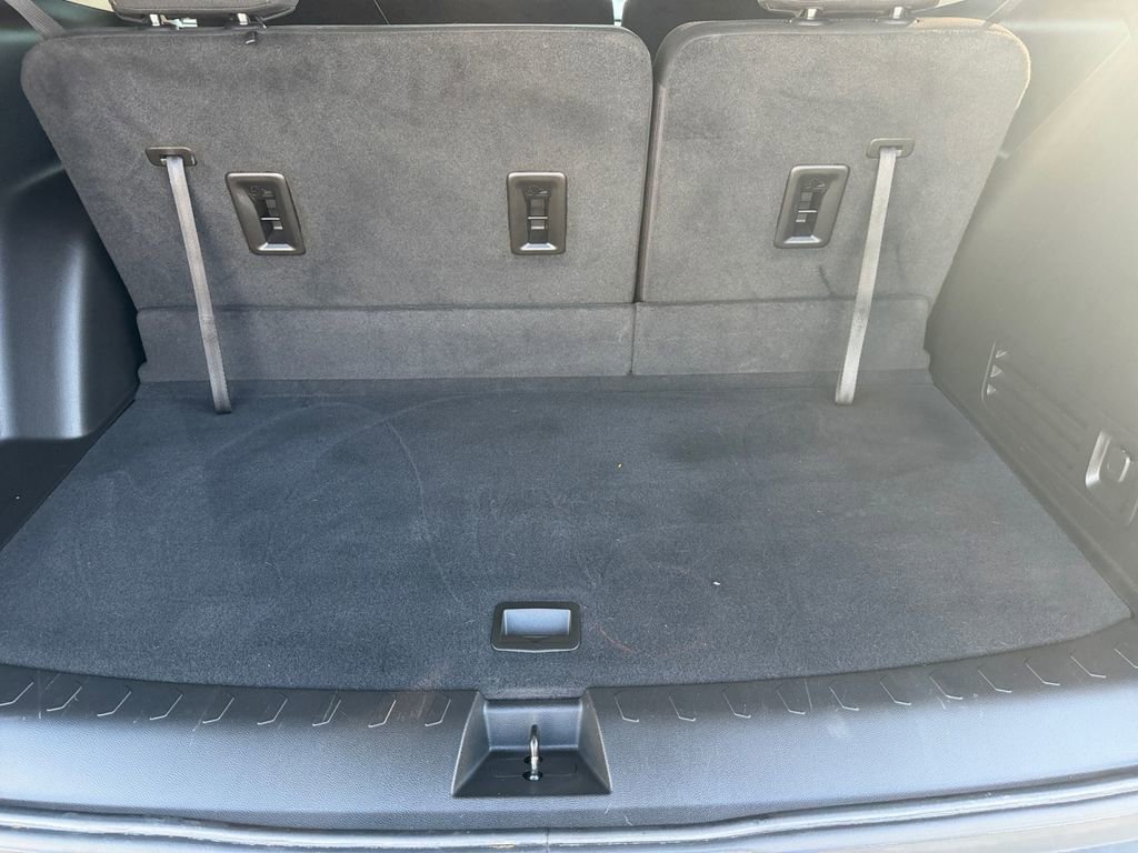 Used 2021 Chevrolet Traverse LS image 17