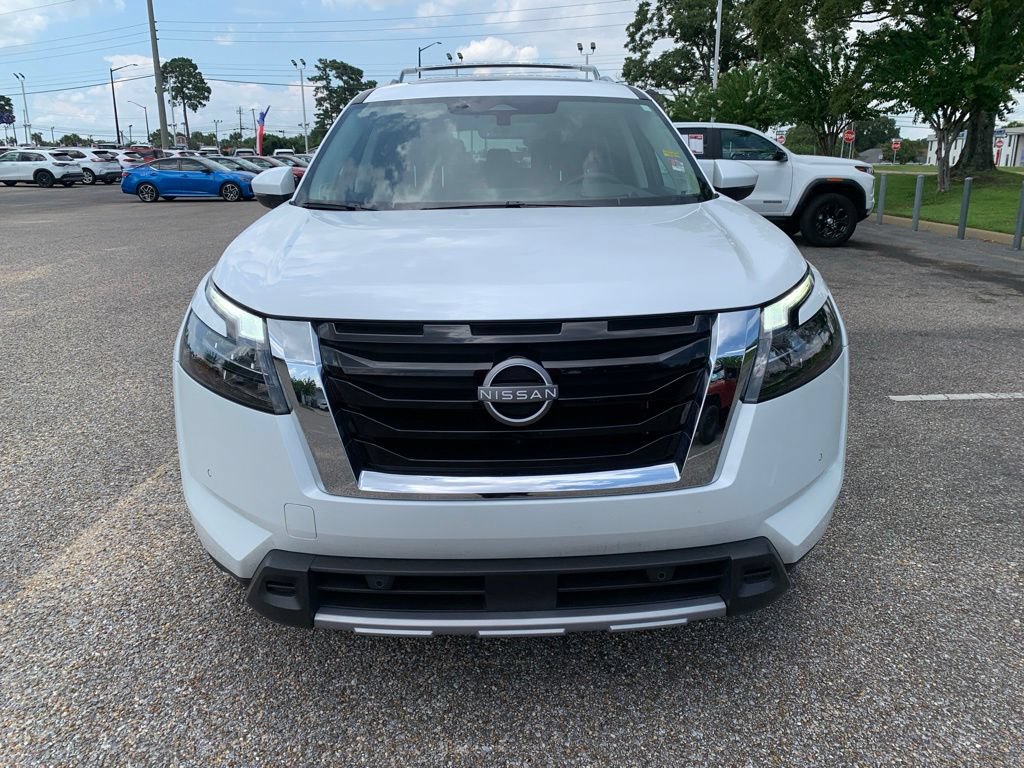 Used 2025 Nissan Pathfinder Platinum w/ Cargo Package FWD image 3