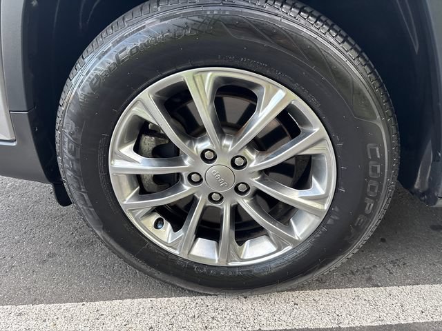 Used 2021 Jeep Cherokee Latitude Lux AWD/4WD image 29