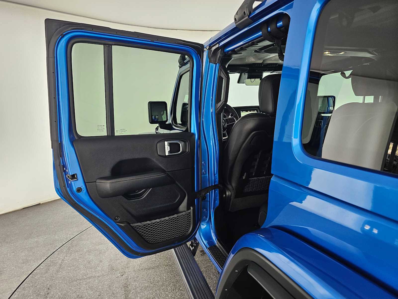 Used 2022 Jeep Wrangler Unlimited Rubicon w/ Trailer Tow Package image 15