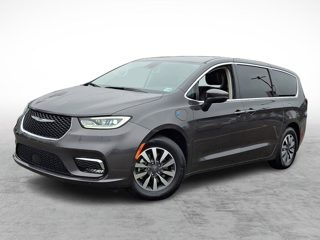 Used 2023 Chrysler Pacifica Touring-L image 1