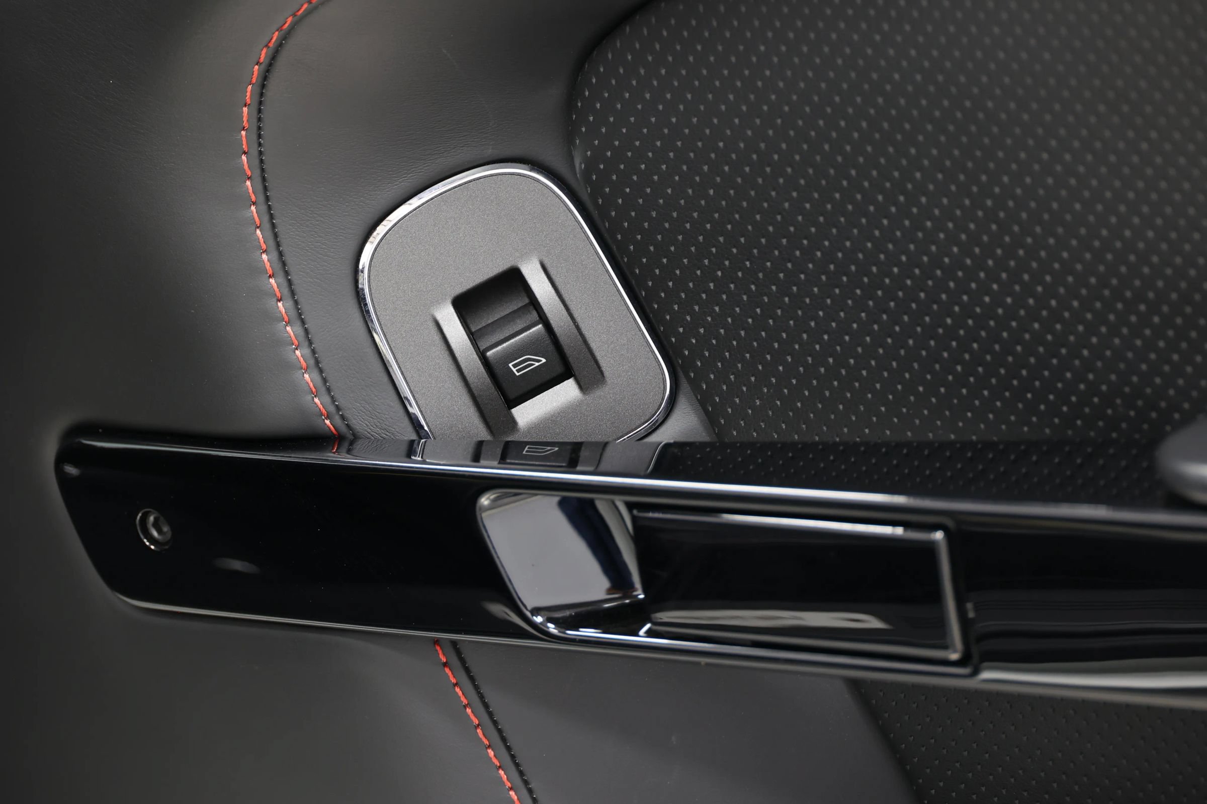 Used 2016 Aston Martin V8 Vantage GT RWD image 56