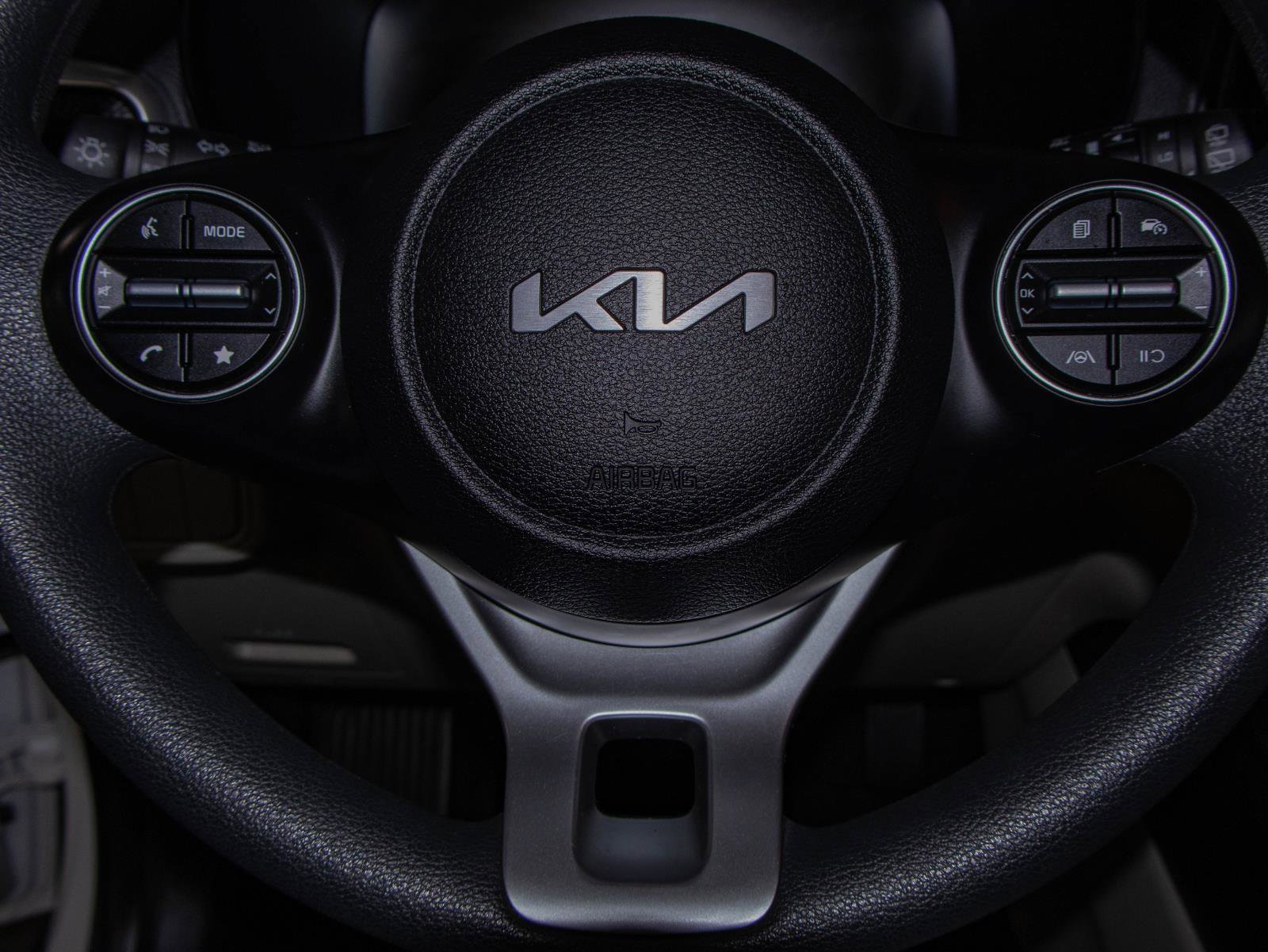 Used 2025 Kia Soul LX w/ LX Technology Package FWD image 11