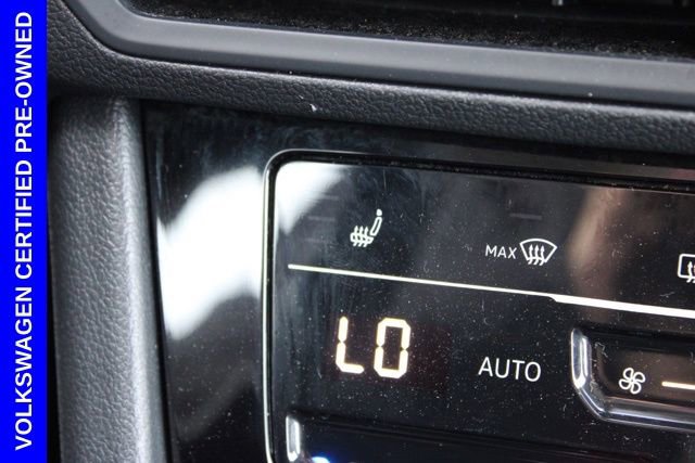 Used 2025 Volkswagen Jetta SE w/ Sunroof Package image 37