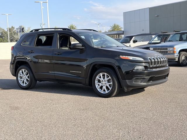 Used 2016 Jeep Cherokee Sport image 4