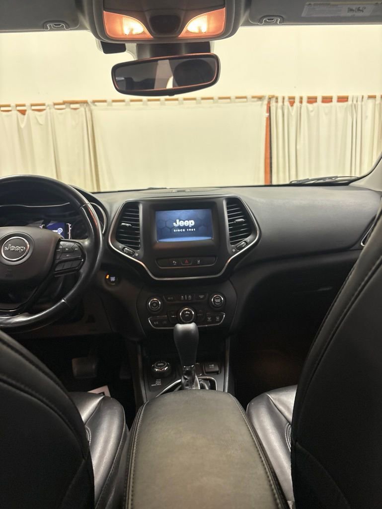 Used 2021 Jeep Cherokee Latitude Plus AWD/4WD image 18