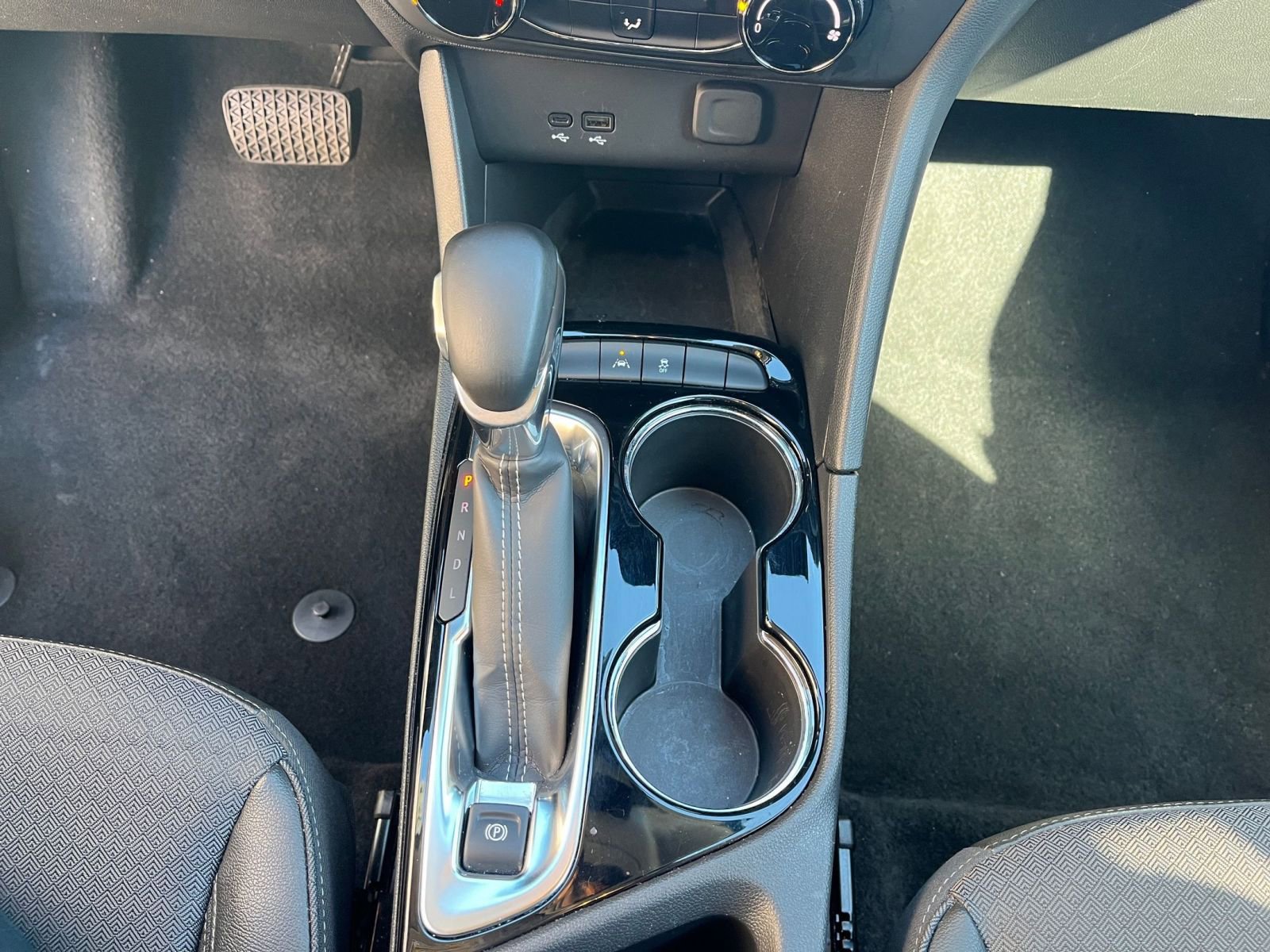 Used 2025 Buick Encore GX Preferred image 40