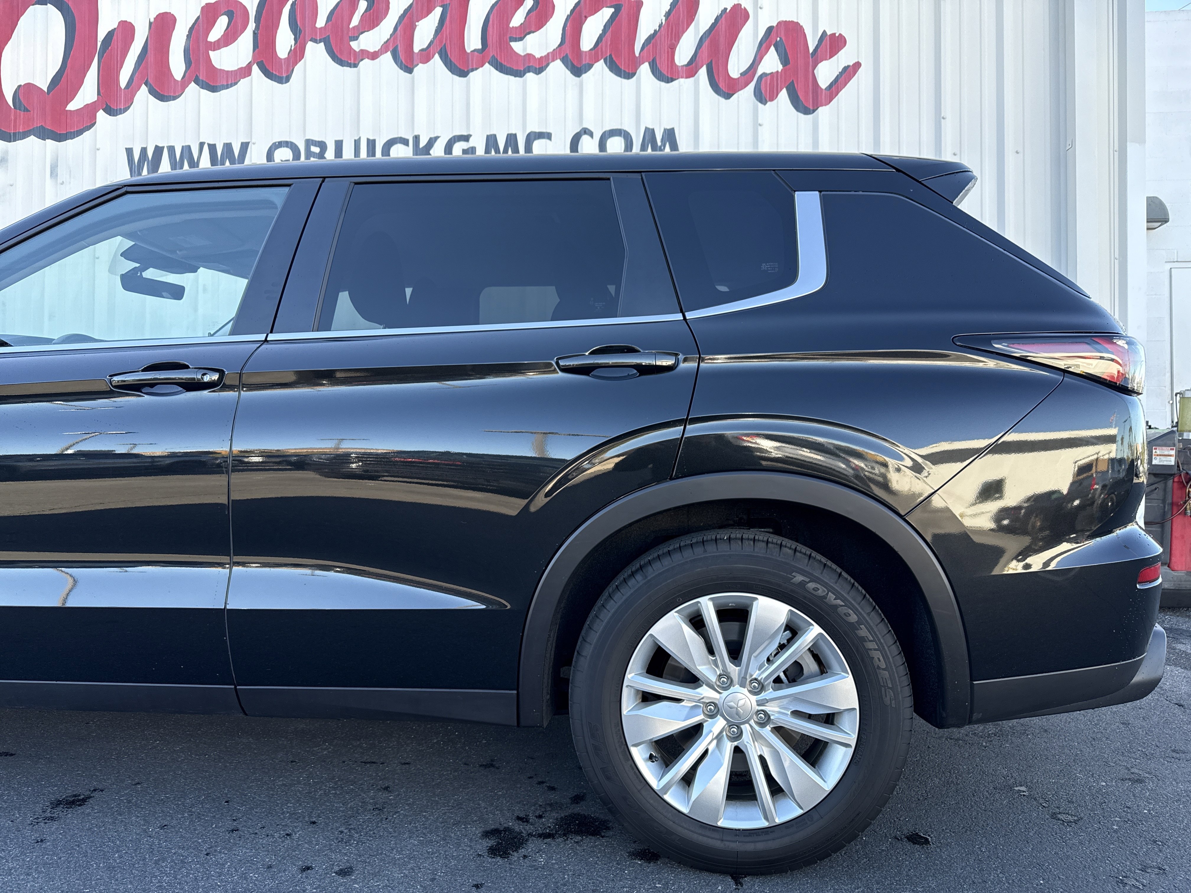 Used 2025 Mitsubishi Outlander ES image 2