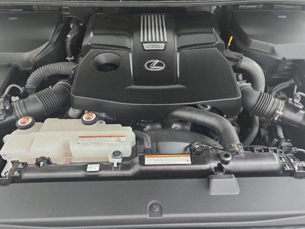 Used 2024 Lexus LX 600 4WD w/ Luxury Package image 40