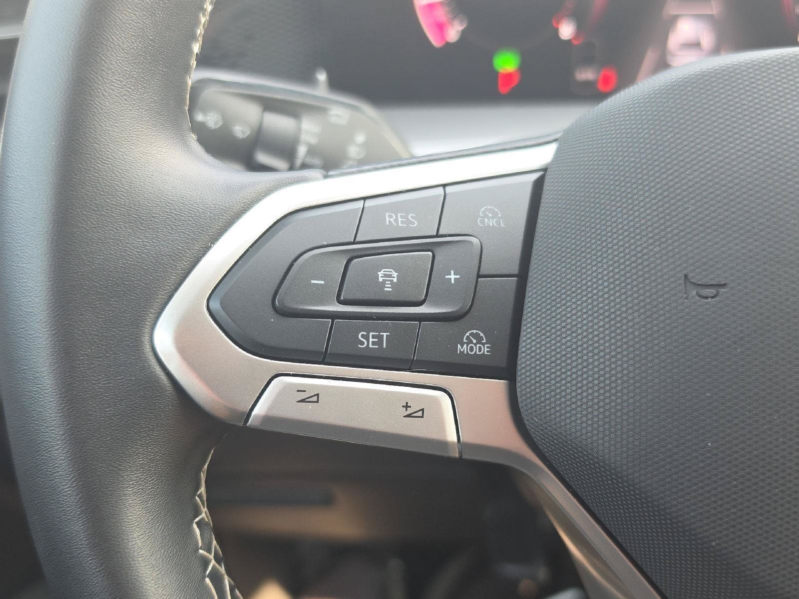 Certified 2025 Volkswagen Tiguan SE AWD/4WD image 15