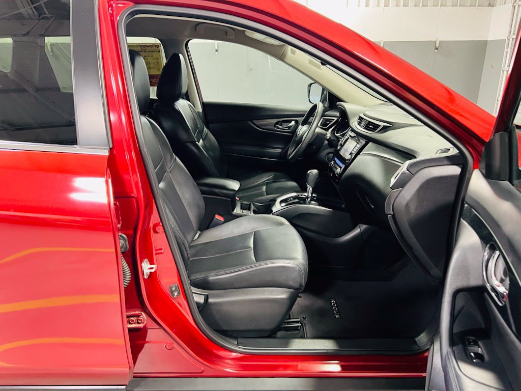 Used 2015 Nissan Rogue SL FWD image 32