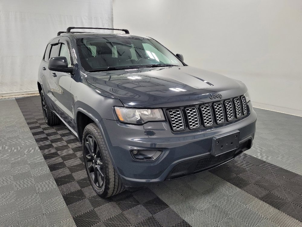 Used 2017 Jeep Grand Cherokee Altitude AWD/4WD image 13