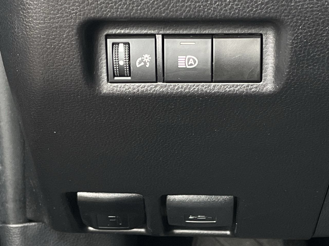 Used 2025 Toyota RAV4 XLE AWD/4WD image 20