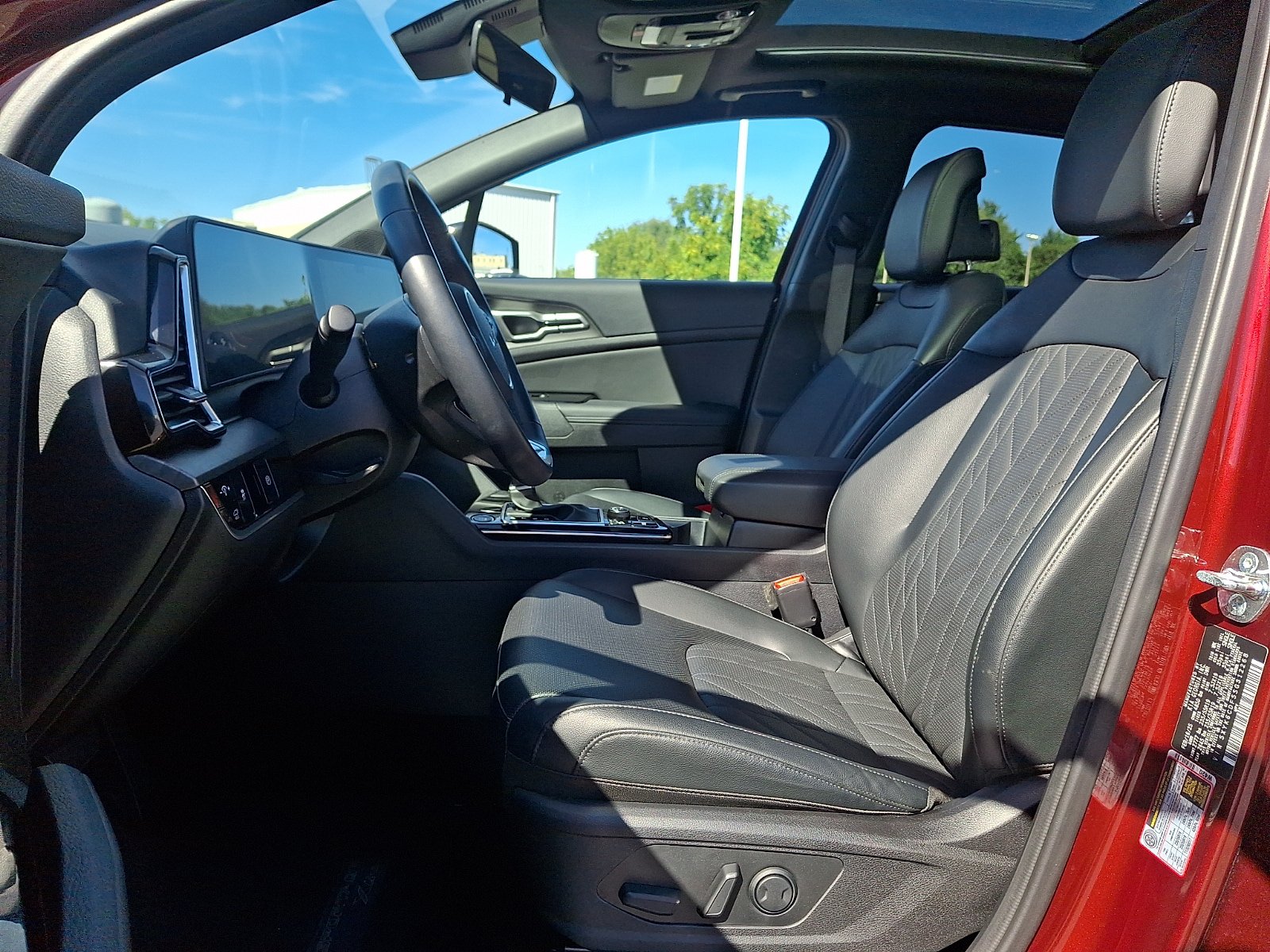 Used 2025 Kia Sportage X-Line w/ Premium Package AWD/4WD image 13