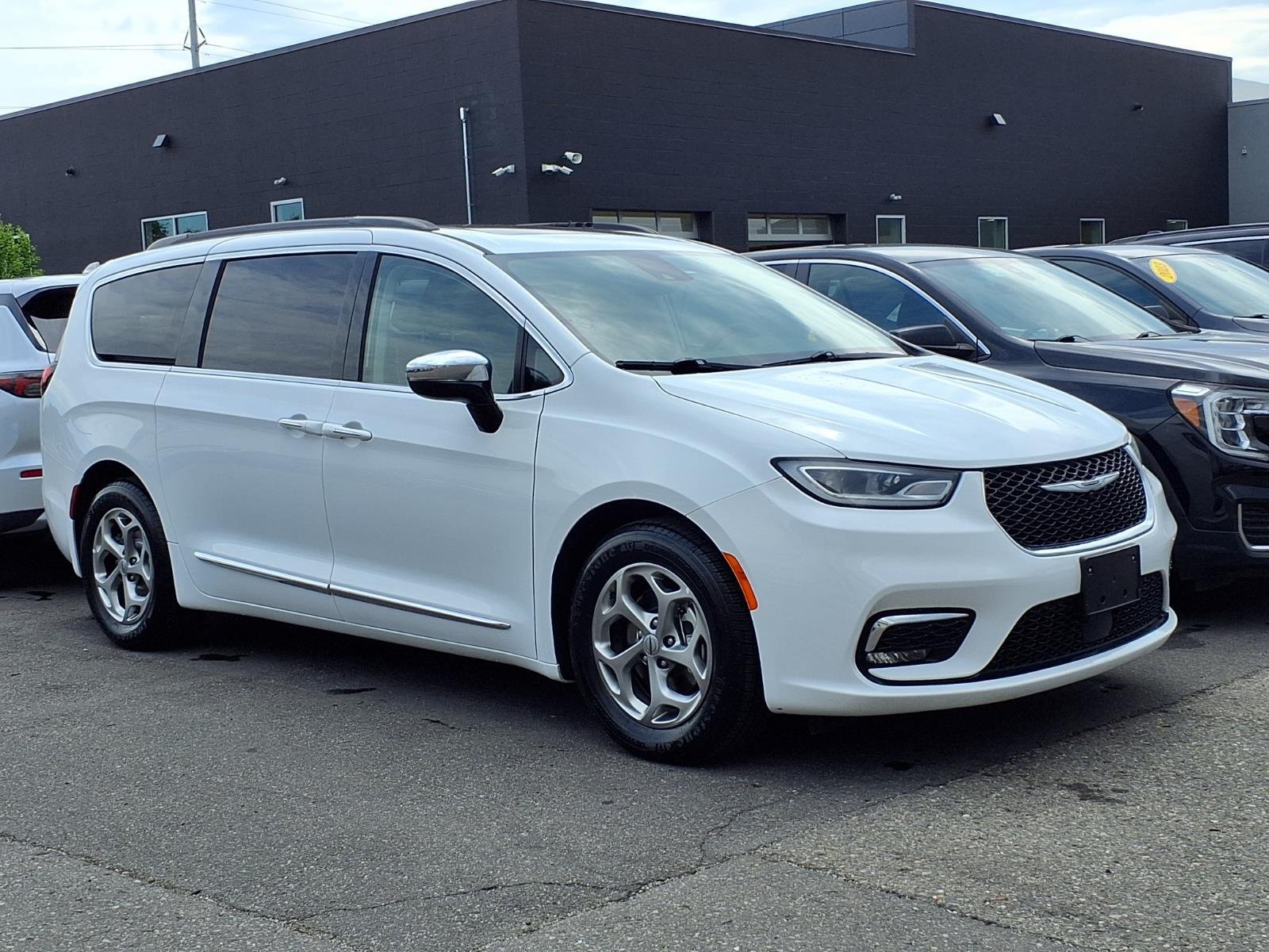 Certified 2023 Chrysler Pacifica Limited