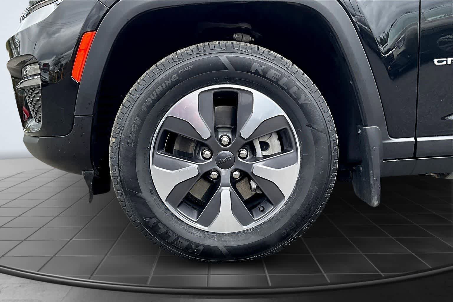 Used 2022 Jeep Grand Cherokee Limited 4xe w/ MOPAR Finishing Package AWD/4WD image 8