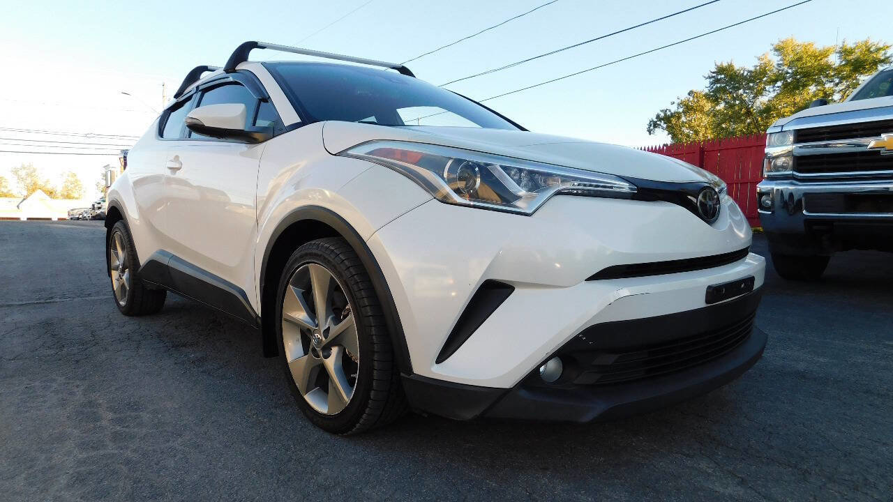 Used 2018 Toyota C-HR XLE image 1