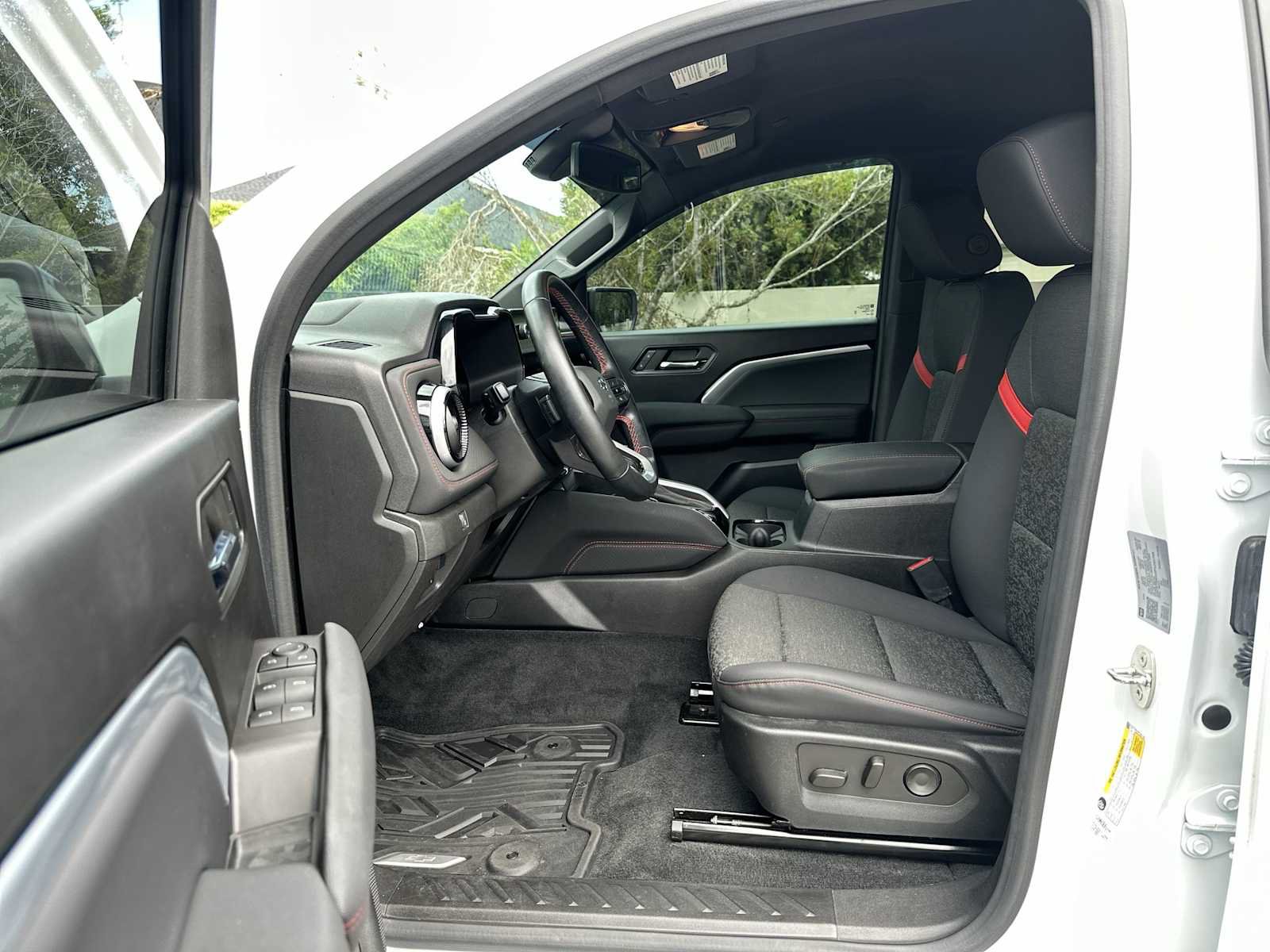 Certified 2023 Chevrolet Colorado Z71 w/ Z71 Convenience Package 2 AWD/4WD image 2