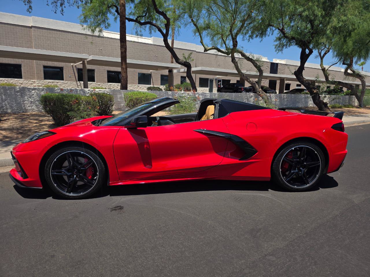 Used 2024 Chevrolet Corvette Stingray Premium Conv w/ Z51 Performance Package RWD image 5