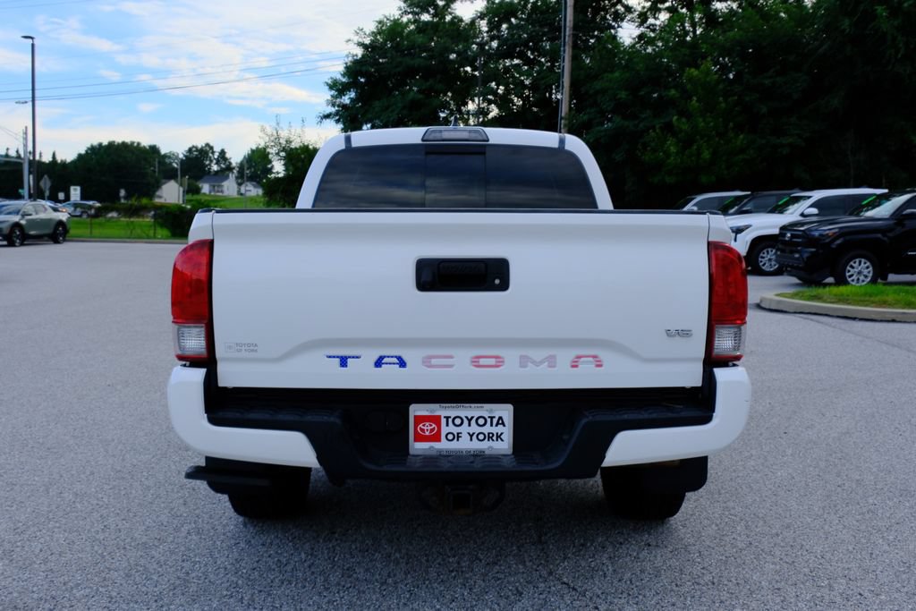 Used 2017 Toyota Tacoma TRD Sport w/ Tow Package (A/T) AWD/4WD image 4