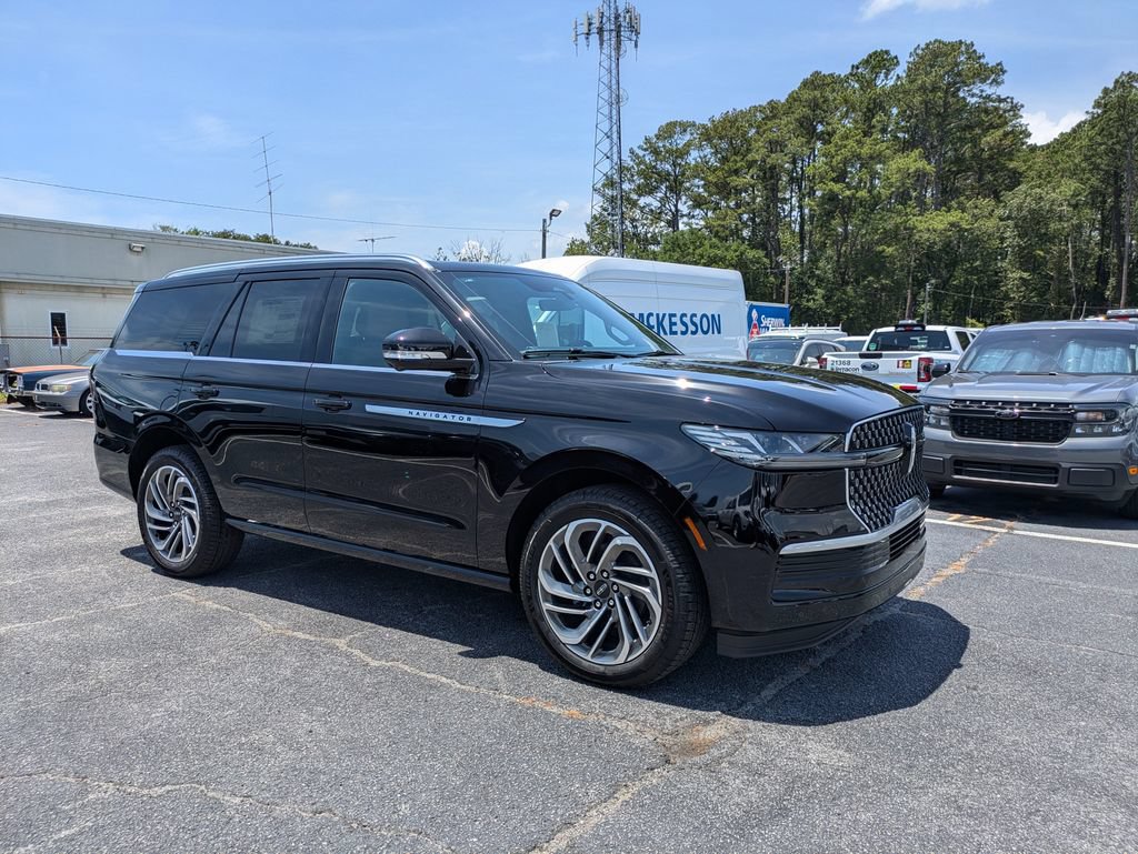 New 2027 Lincoln Navigator Reserve AWD/4WD image 2