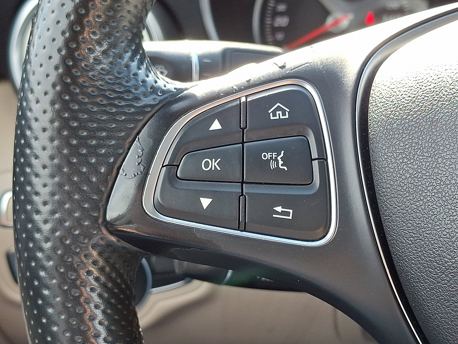 Used 2018 Mercedes-Benz C 300 4MATIC Sedan image 23