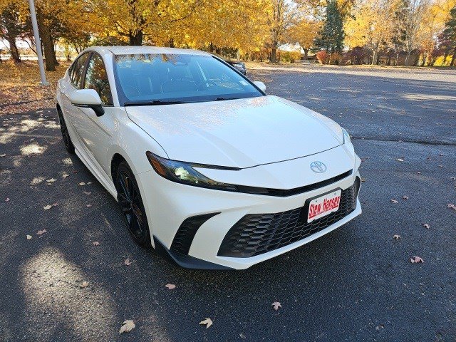 Used 2025 Toyota Camry SE image 8