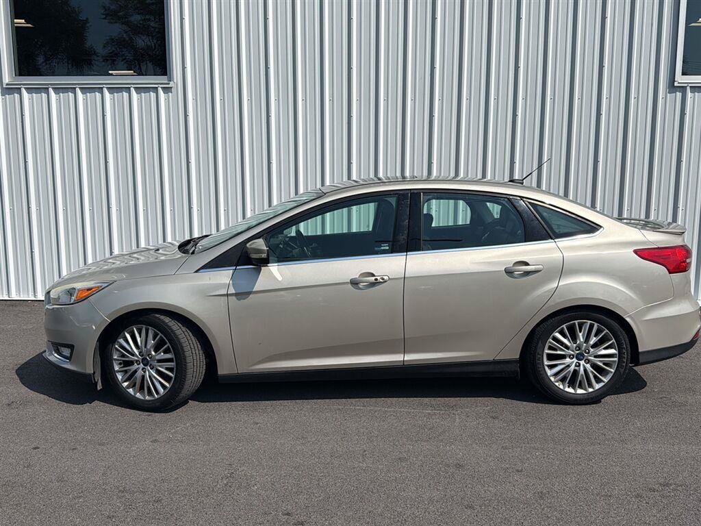Used 2017 Ford Focus Titanium FWD image 8