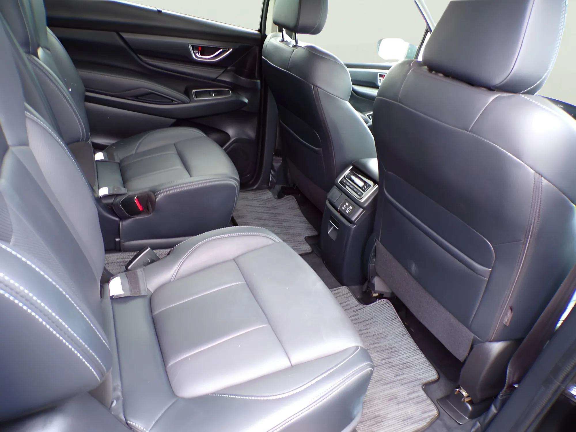 Used 2023 Subaru Ascent Limited AWD/4WD image 9
