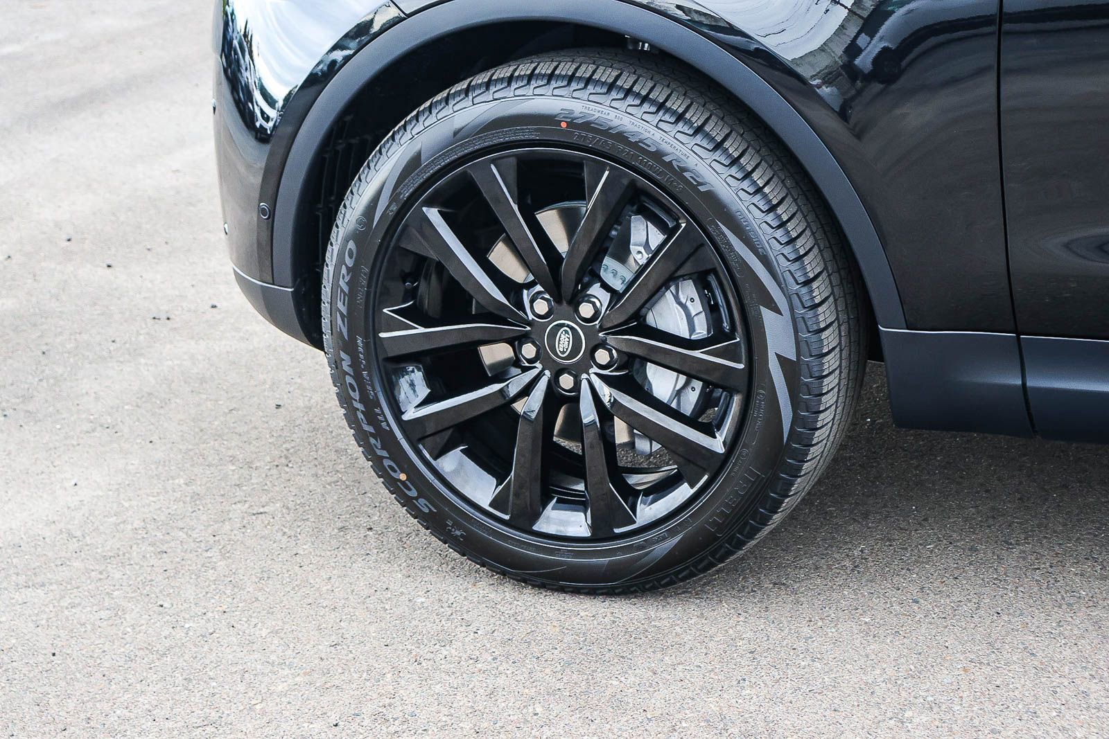 New 2026 Land Rover Discovery S image 9