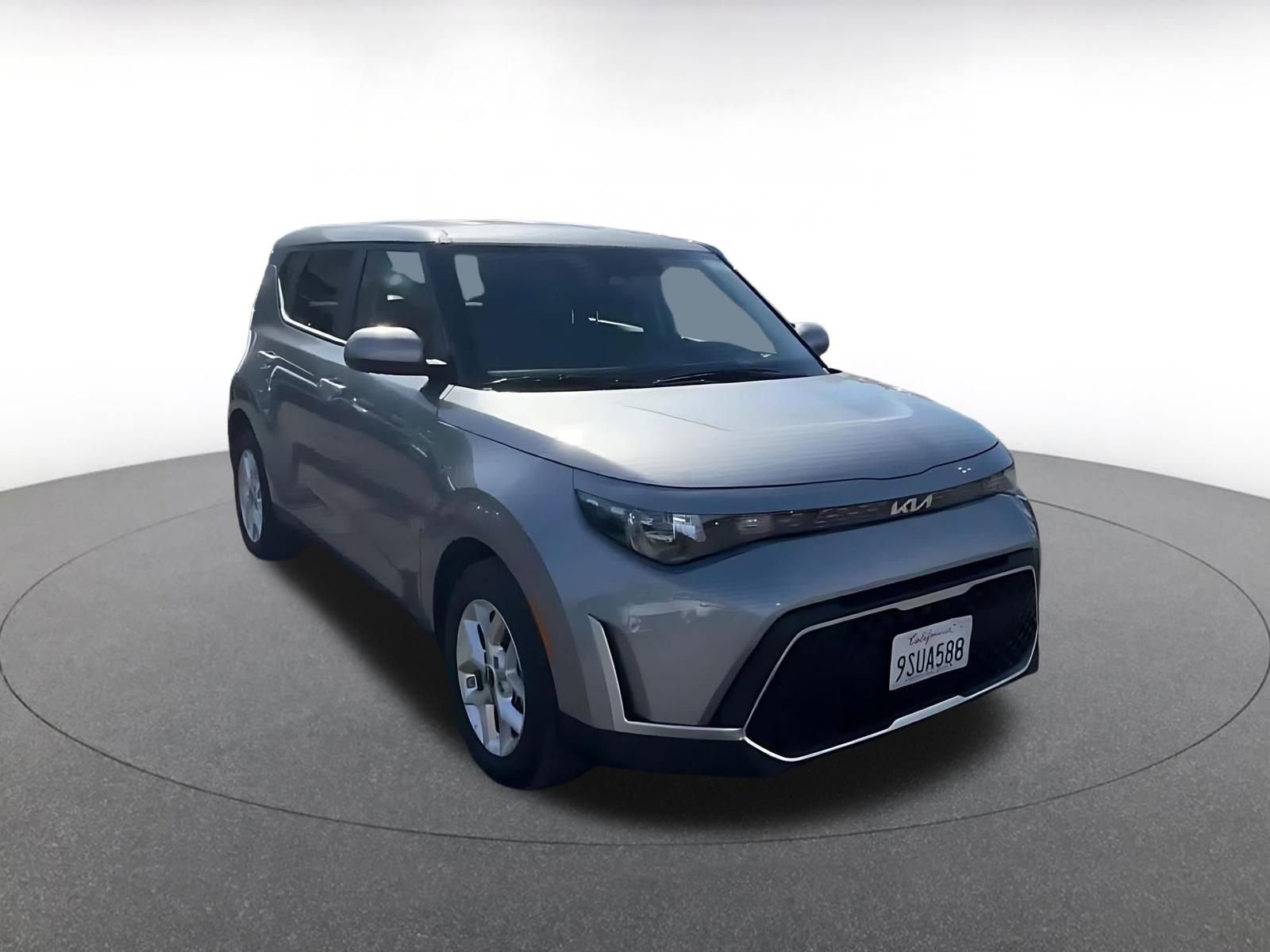 Used 2025 Kia Soul LX w/ LX Technology Package FWD image 3