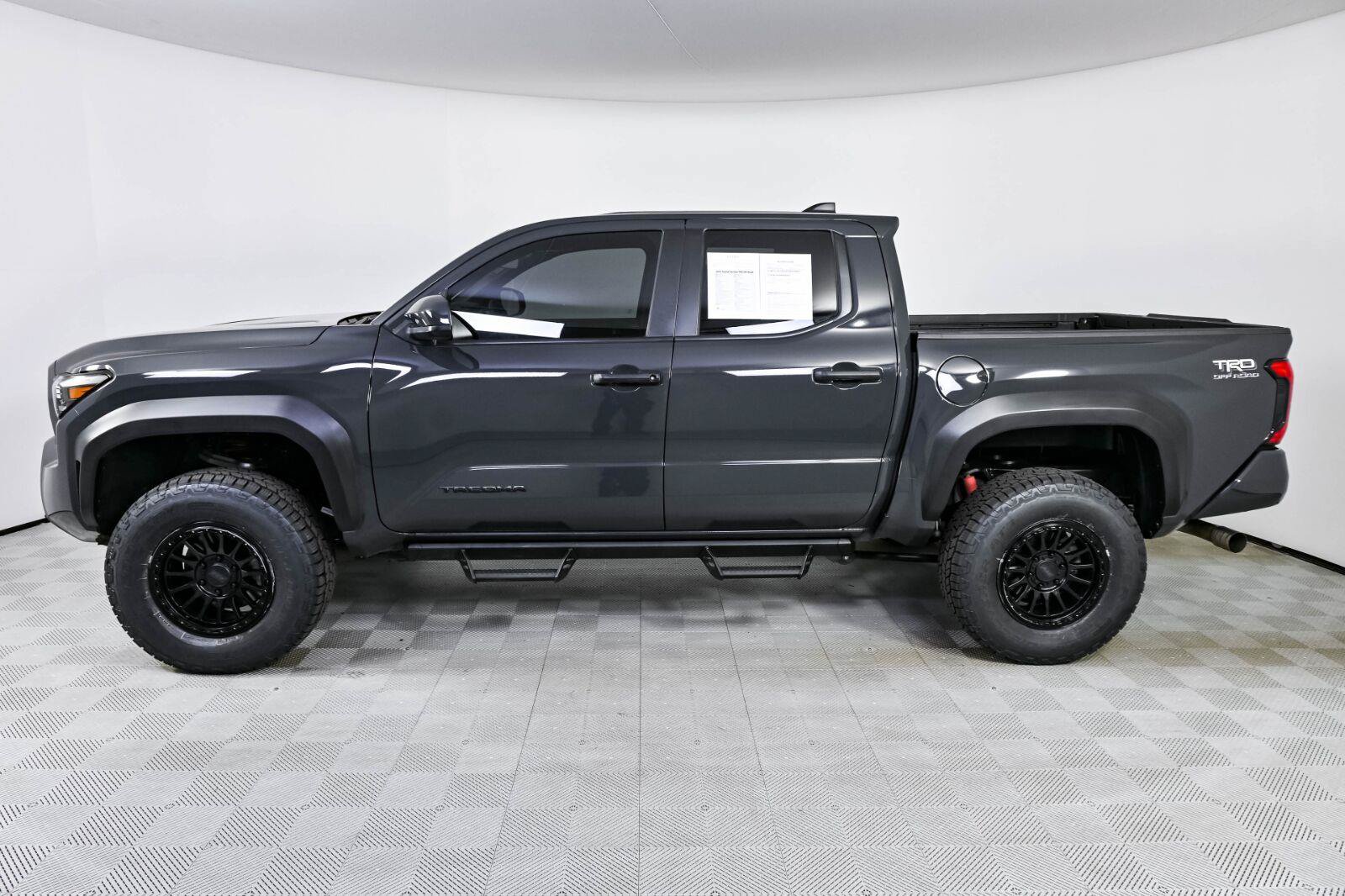 Used 2025 Toyota Tacoma TRD Off-Road AWD/4WD image 2