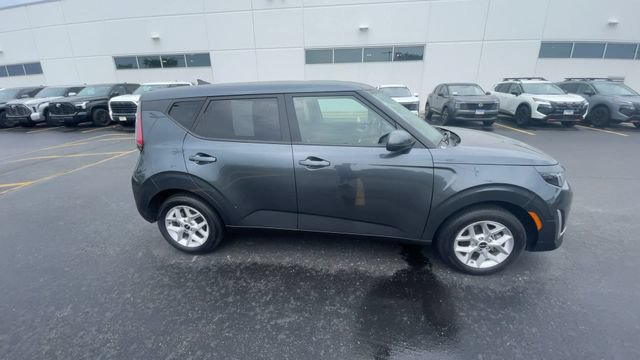 Used 2025 Kia Soul LX w/ LX Technology Package FWD image 3