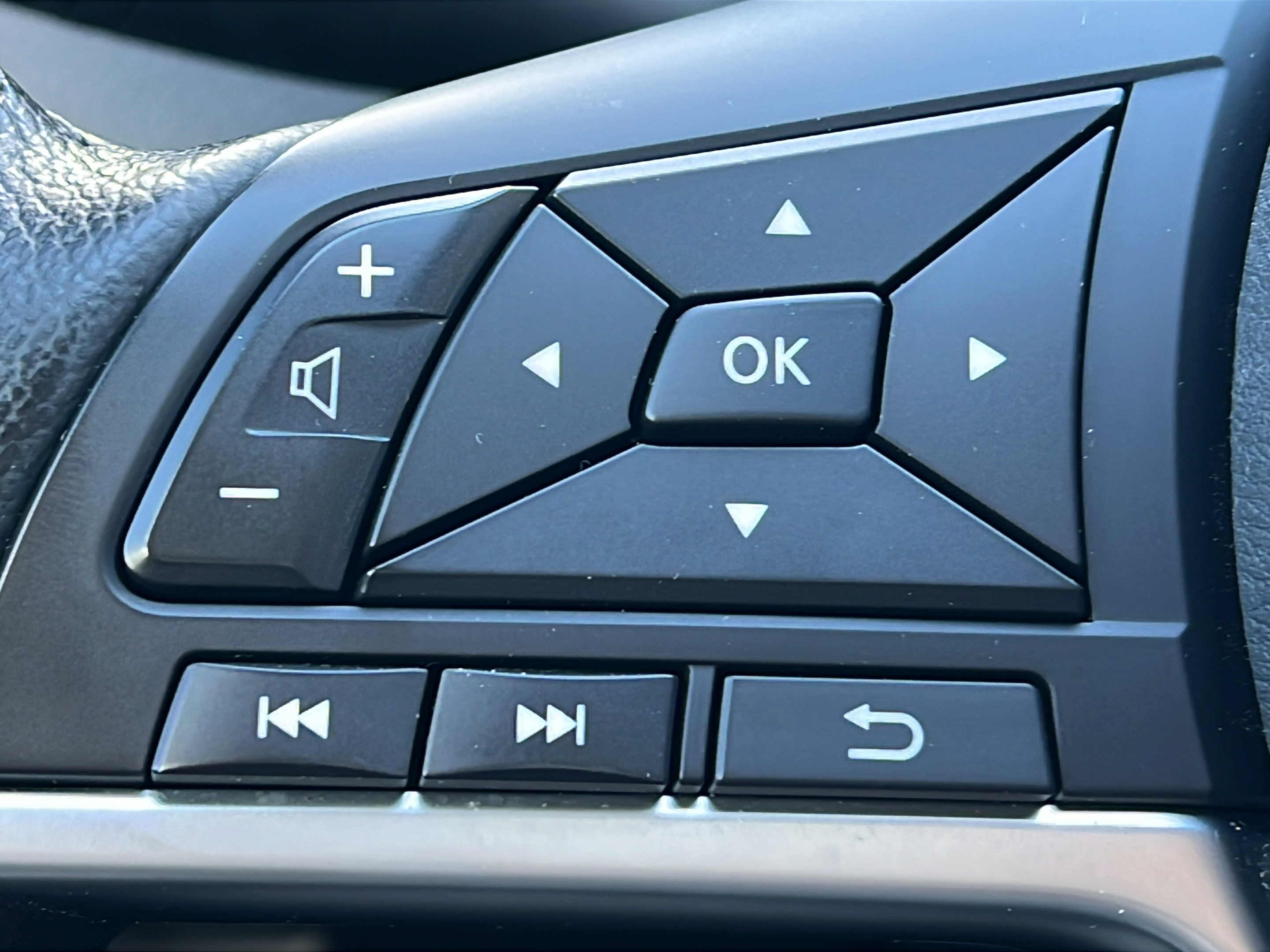 Used 2021 Nissan Rogue Sport SL w/ Premium Package FWD image 22