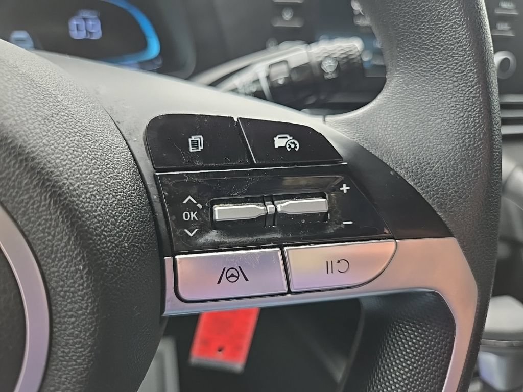 Used 2025 Hyundai Elantra SE FWD image 40