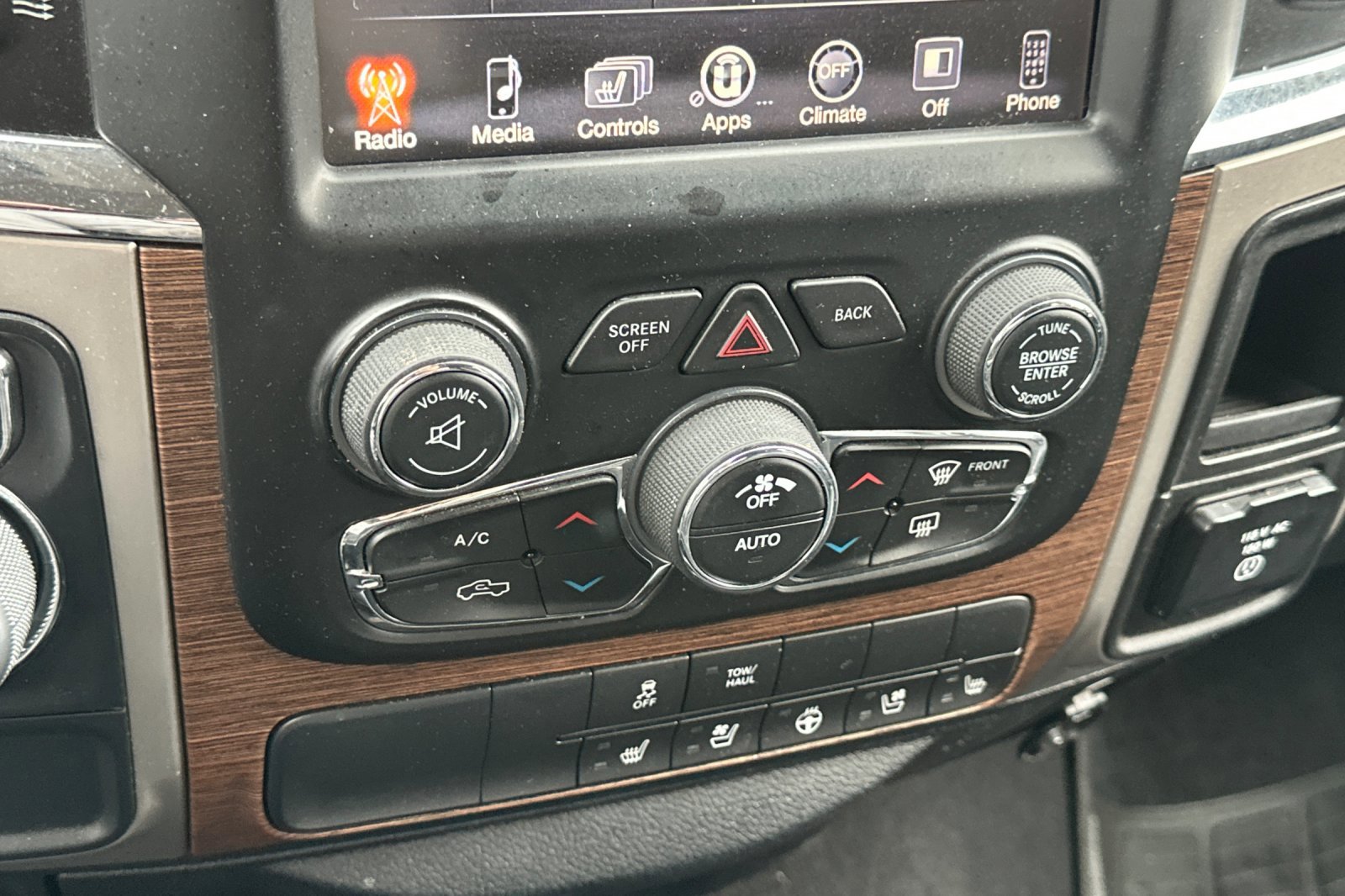 Used 2017 RAM 1500 Laramie image 27