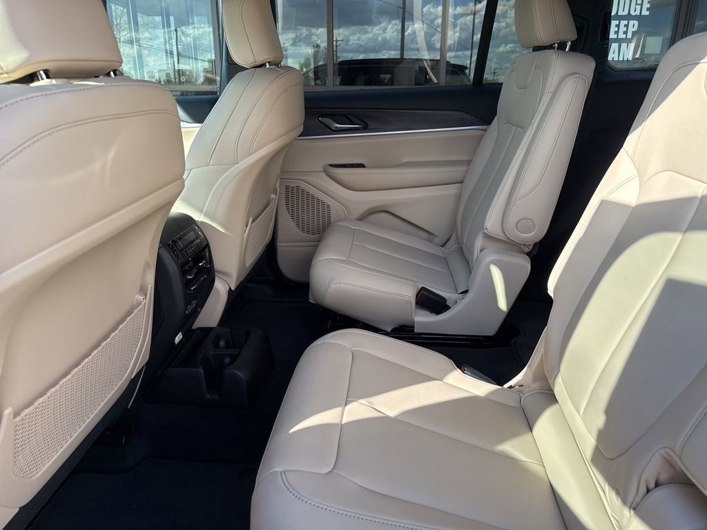 New 2025 Jeep Grand Cherokee L Limited image 19