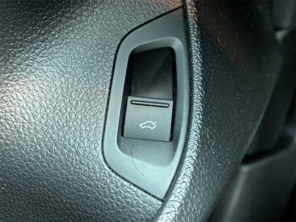 Used 2015 Volkswagen Passat 1.8T SE image 30