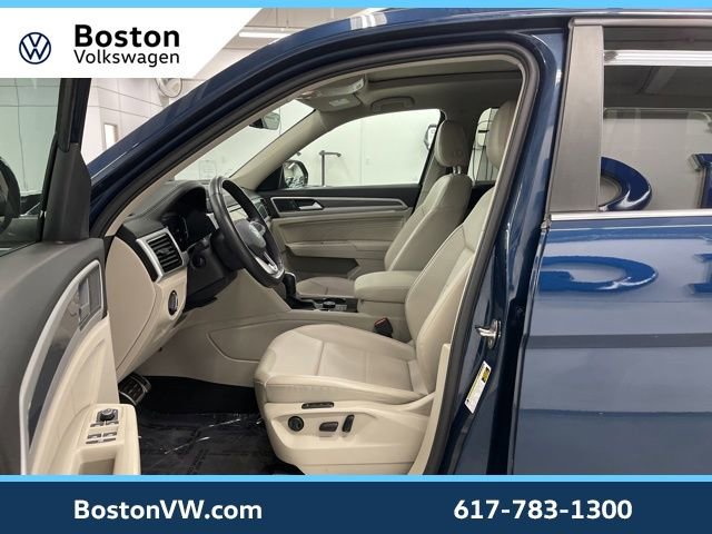 Certified 2022 Volkswagen Atlas SEL R-Line image 9
