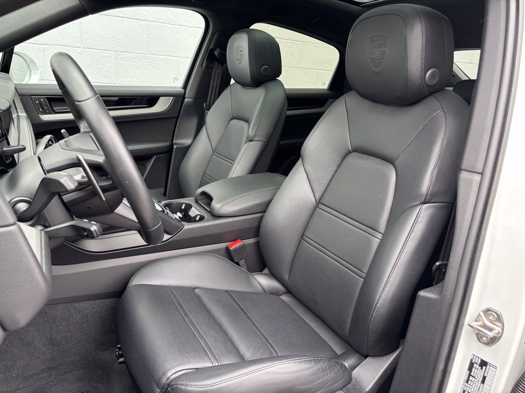 Certified 2026 Porsche Cayenne Coupe AWD/4WD image 5