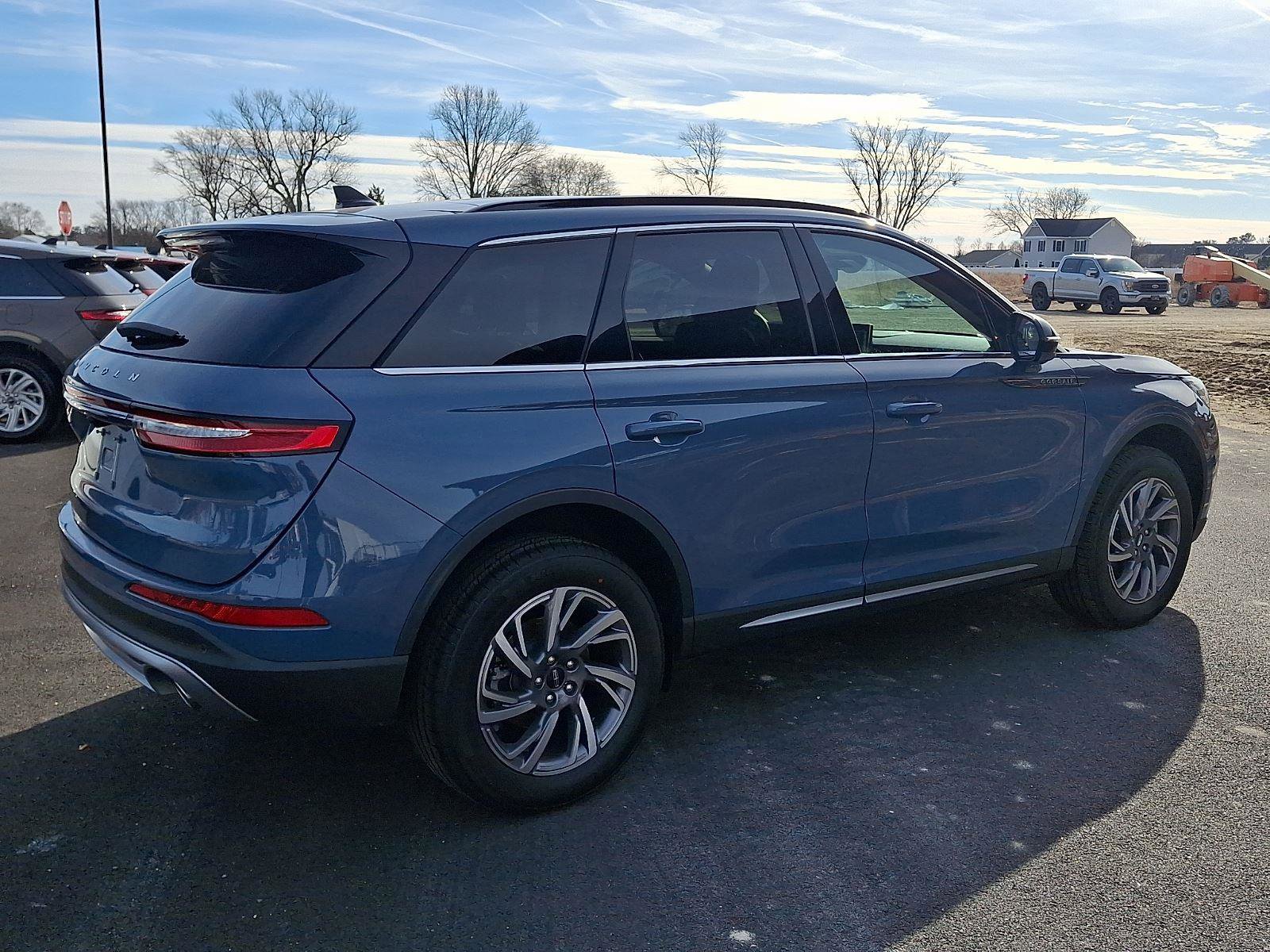 New 2026 Lincoln Corsair Premiere image 3