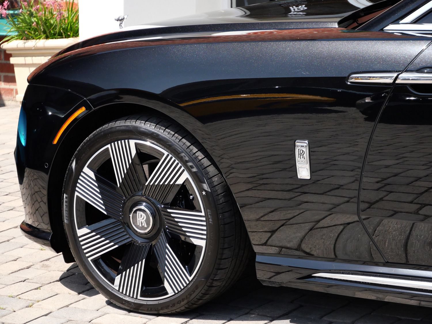 Certified 2025 Rolls-Royce Spectre w/ Spectre Launch Package AWD/4WD image 32