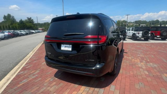 Used 2025 Chrysler Pacifica Limited FWD image 2