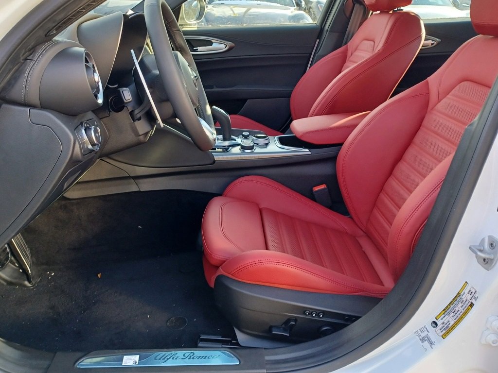 Used 2024 Alfa Romeo Giulia Veloce image 15