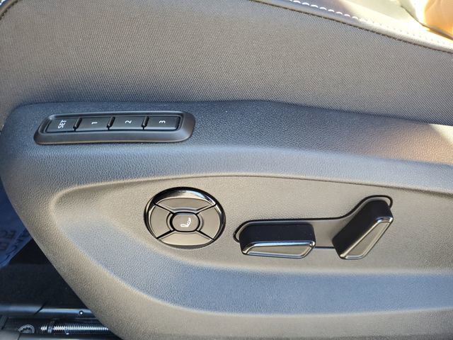 Used 2025 Volkswagen Tiguan SEL R-Line image 17