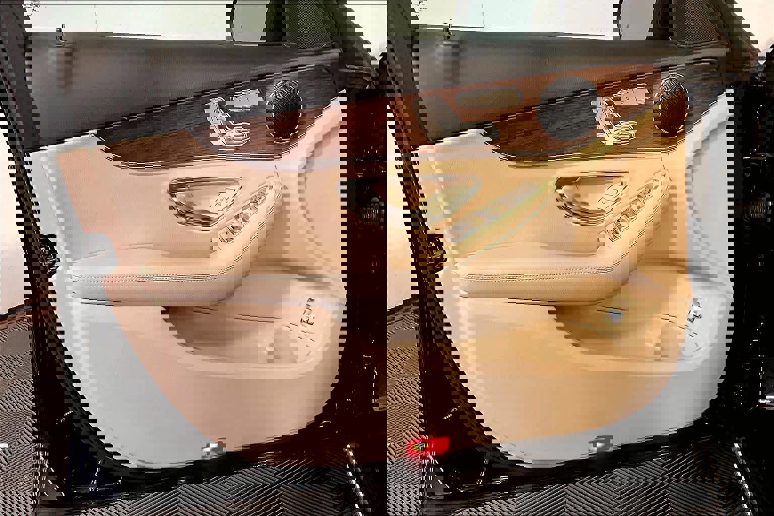 Used 2020 Mercedes-Benz C 300 4MATIC Sedan image 22