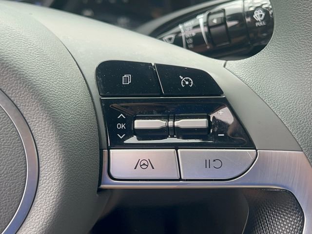 Used 2022 Hyundai Elantra Blue image 24