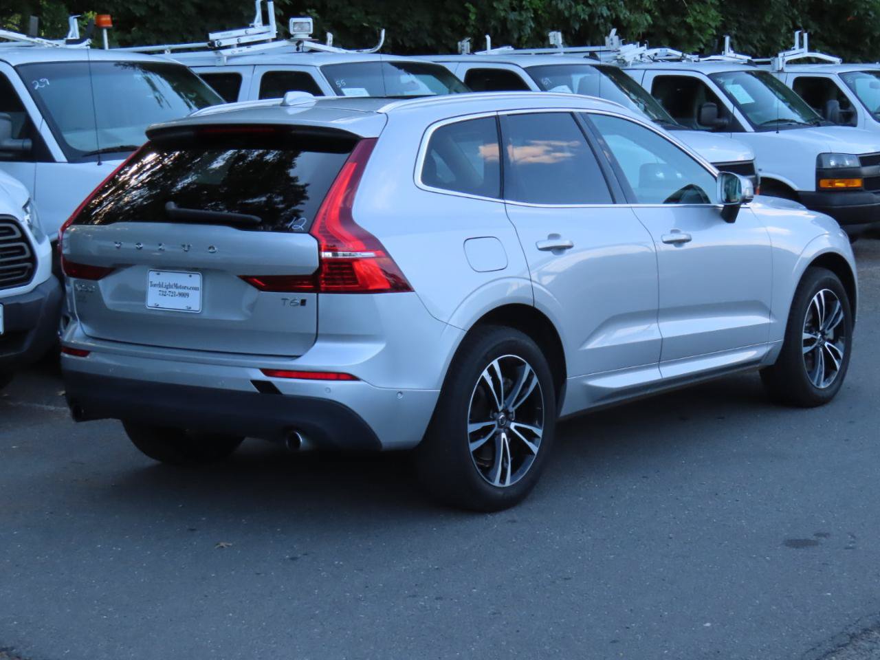 Used 2019 Volvo XC60 T6 Momentum w/ Multimedia Package AWD/4WD image 5
