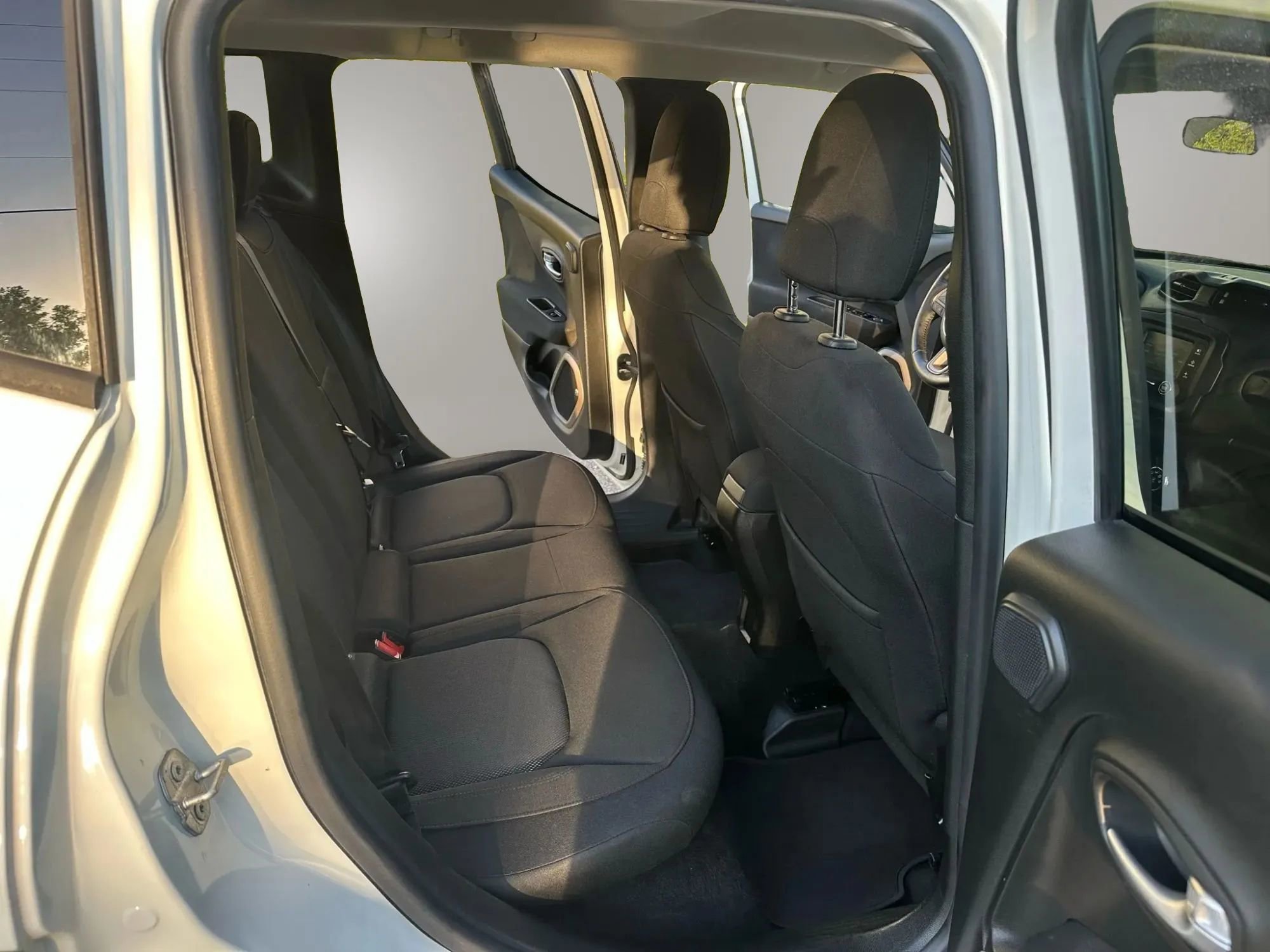 Used 2016 Jeep Renegade Latitude image 13